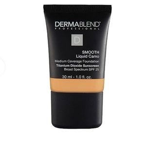 DERMABLEND Smooth Liquid Camo Hydrating Foundation in Chestnut 40N